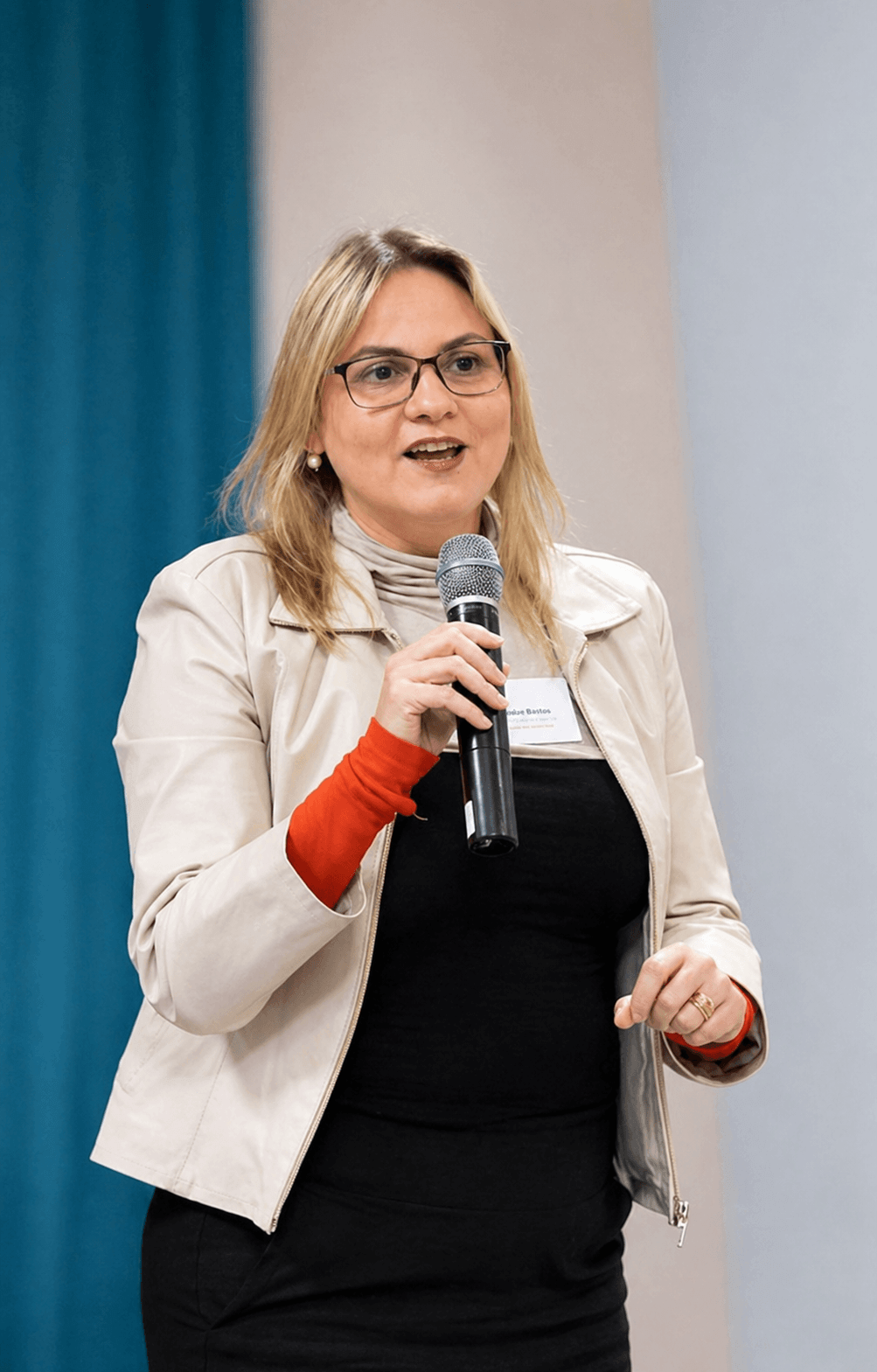 Raquel Torres Bastos palestrando